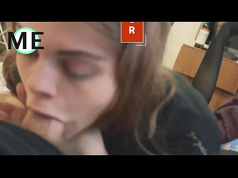 ❤️ Πούτσος στο λαιμό της, σκισμένο καλσόν και σκισμένα τακούνια ☑ Πορνό βίντεο ️